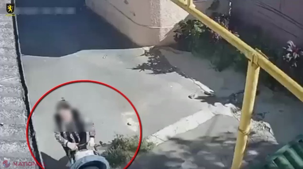 VIDEO // Două femei au fost JEFUITE în plină stradă la Chișinău. Hoțul se furișa în spatele victimelor și le smulgea de la gât lănțișoarele din AUR