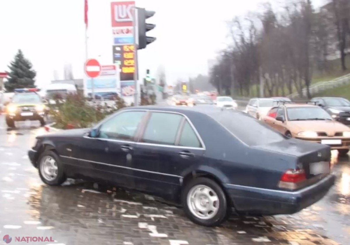 VIDEO // Și-a dus mașina la o SPĂLĂTORIE auto de la Botanica și a găsit-o accidentată în centrul capitalei: Bănuiții sunt angajați ai spălătoriei