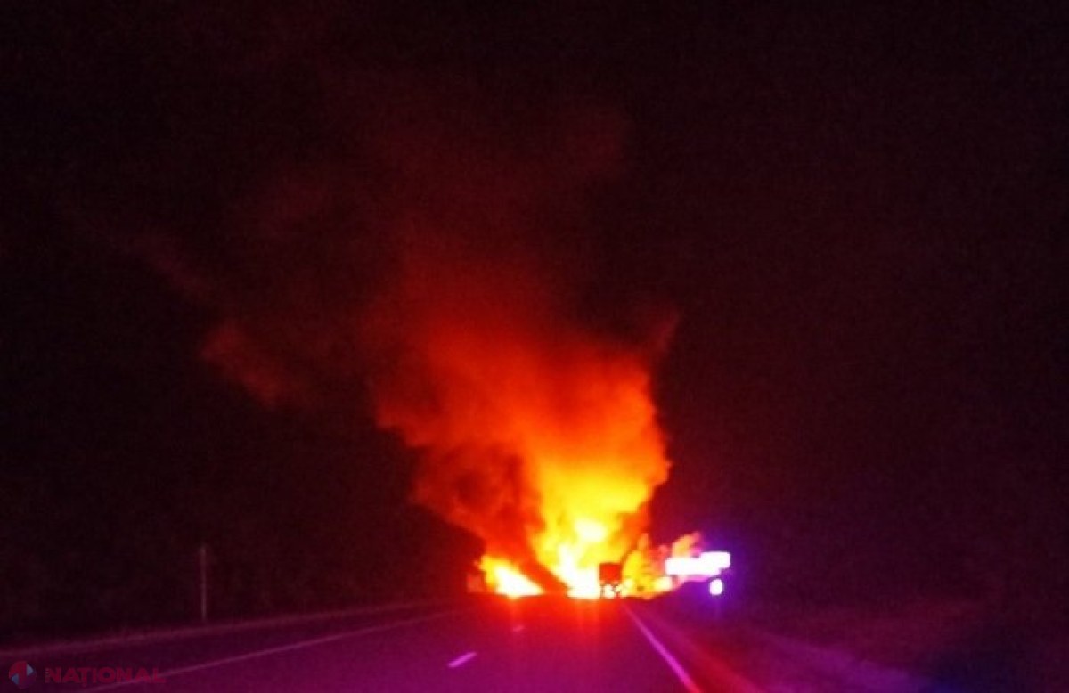 FOTO // Unul dintre șoferii implicați în accidentul groaznic de la Soroca, salvat de niște polițiști de frontieră care treceau întâmplător pe alături: „Ei sunt eroii Poliției de Frontieră! Ne mândrim cu voi!”