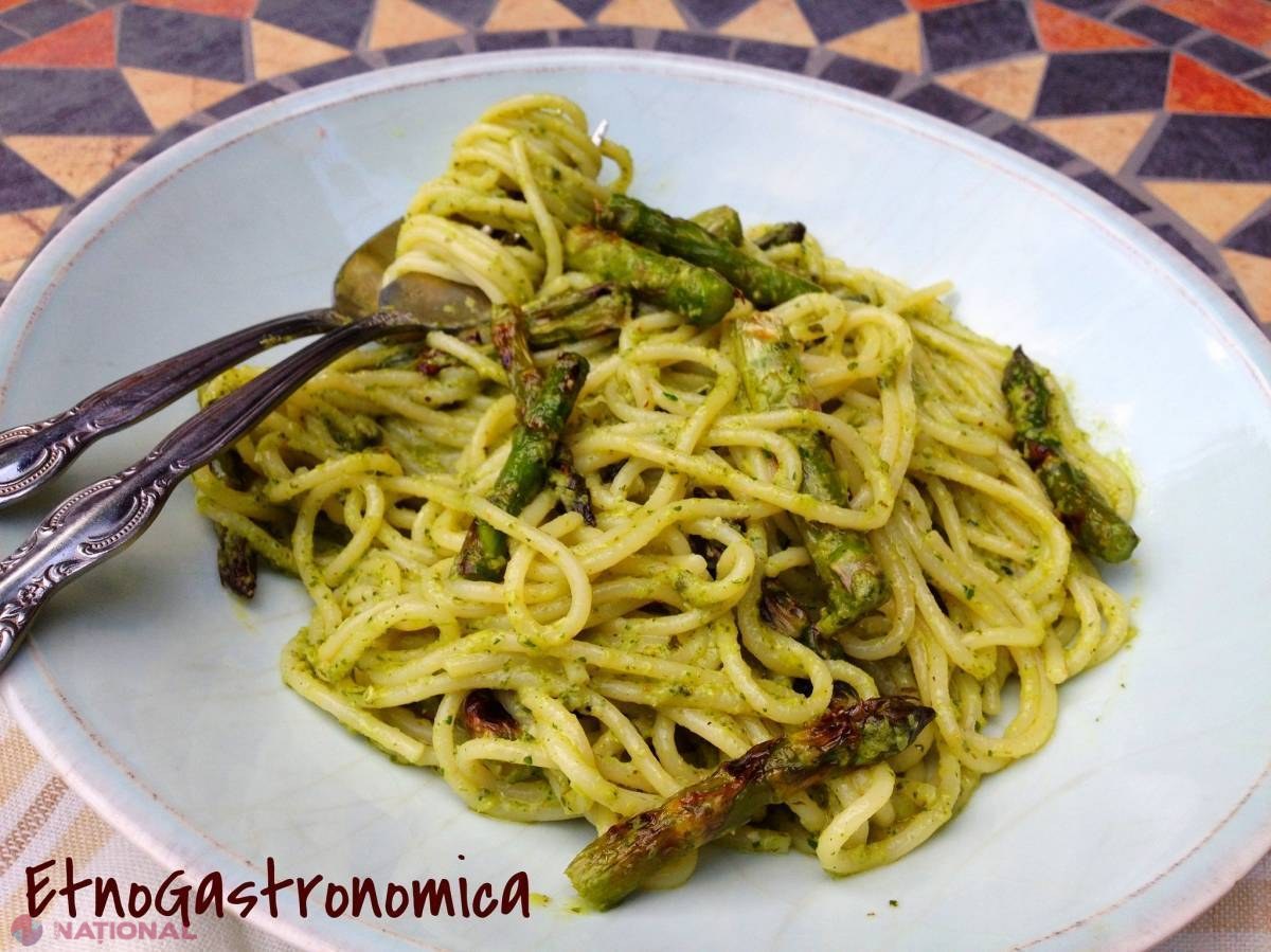 Rețeta Tamarei Șchiopu // Spaghete cu sparanghel la gril și pesto