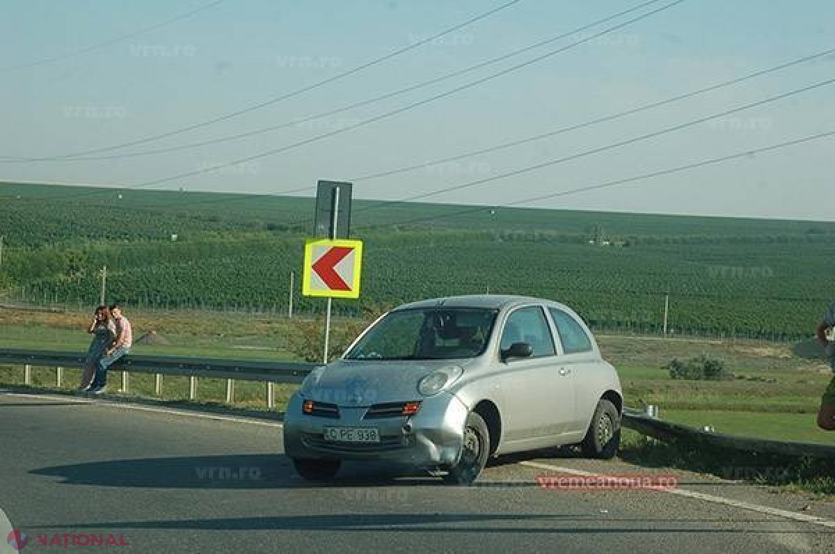  Accident în Huși! O maşină din R. Moldova a SPART parapetul de la marginea drumului