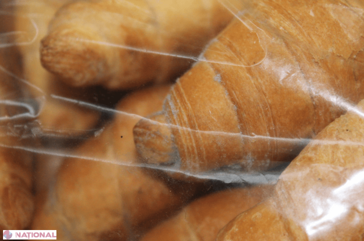 CROISSANT cu mucegai la un magazin din capitală