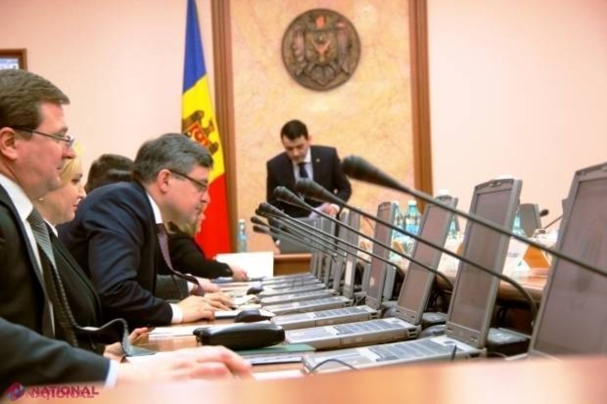 Guvernul şi-a asumat RĂSPUNDEREA pentru politica bugetar-fiscală. „Suntem în situaţie de CRIZĂ, nu putem aştepta”