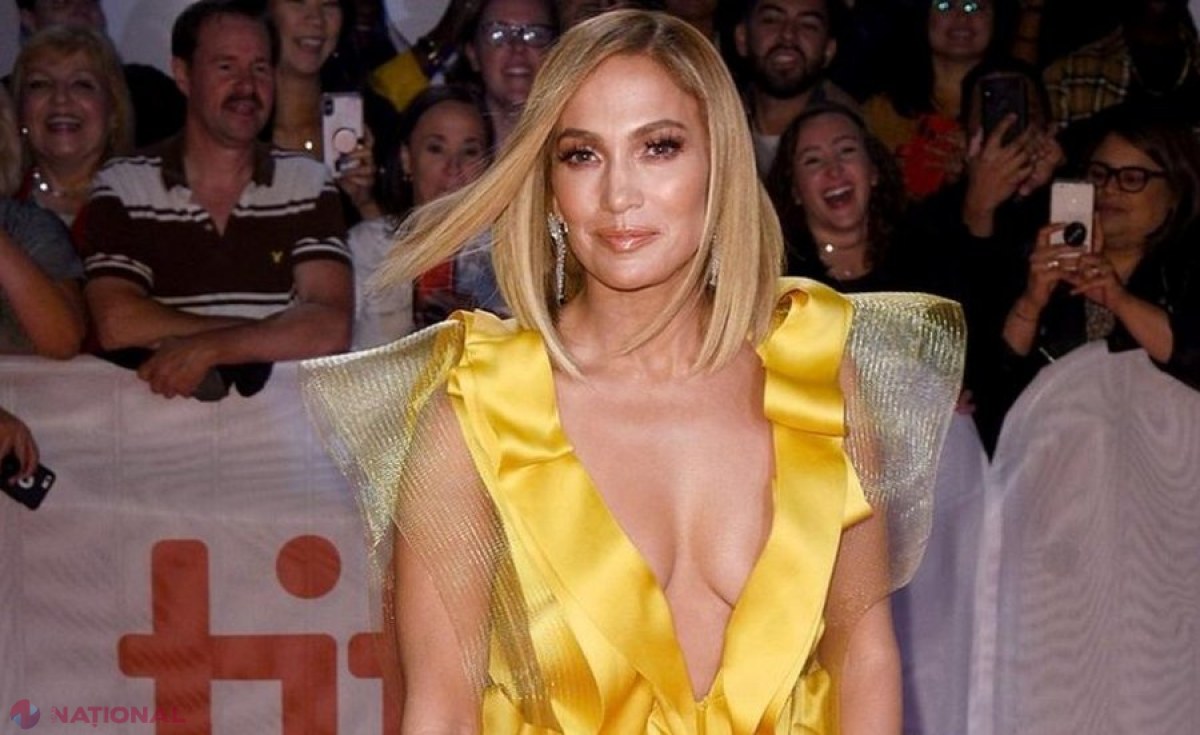 Jennifer Lopez, în costum de baie la 50 de ani. Imaginea cu care a șocat fanii 