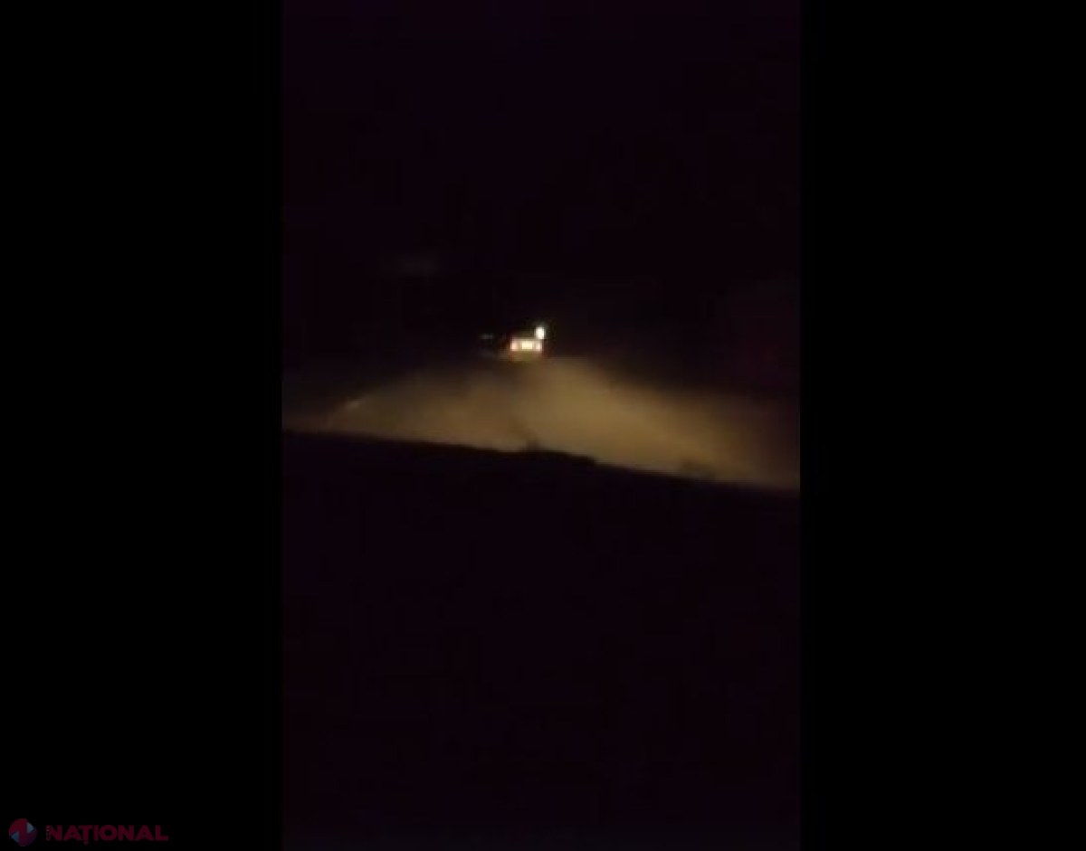 VIDEO // Beat la volan, FĂRĂ permis de conducere, cu viteză EXCESIVĂ și cu luminile stinse la mașină pe timp de noapte: Șofer inconștient, reținut de Poliție 