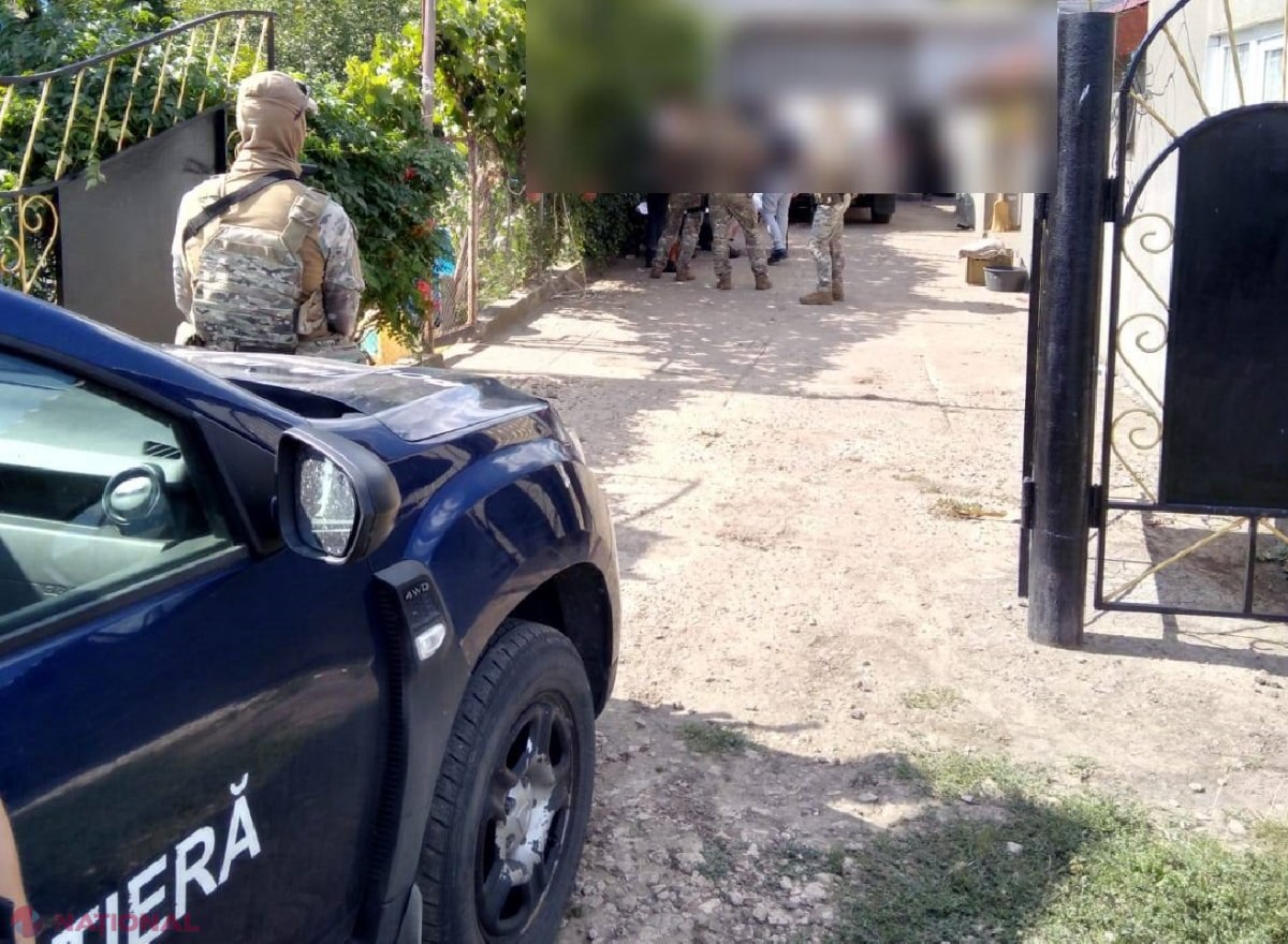 FOTO // Percheziții de amploare într-un dosar penal privind organizarea migrației ilegale. Bărbații ucraineni plăteau câte 4 000 de dolari membrilor grupării infracționale, pentru ca să ajungă ilegal în R. Moldova