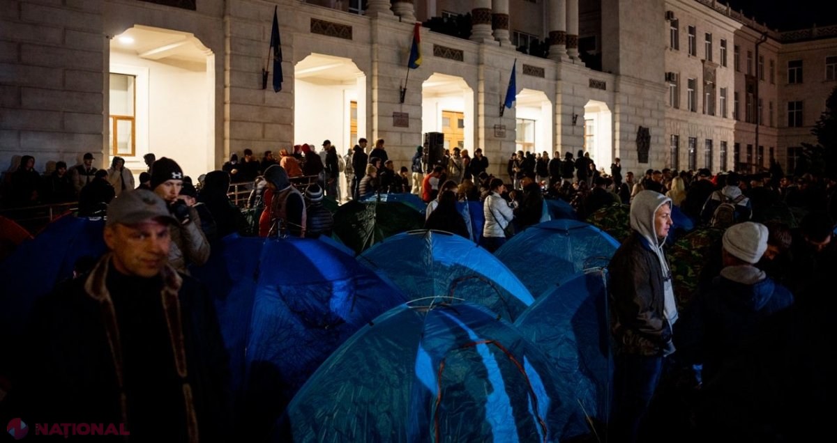 VIDEO // Poliția solicită Primăriei Chișinău să INTERZICĂ protestul Partidului „ȘOR” din fața PG. Oamenii legii au documentar o serie de ultragieri, dar și persoane în stare de ebrietate: „Nu vezi că-s BEATĂ… Animalelor”