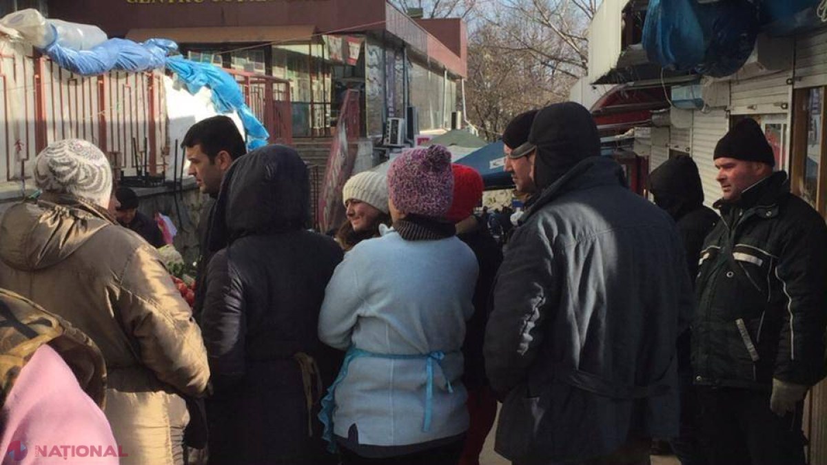 POZA ZILEI // Chiril Gaburici, la COADĂ la o piață din capitală. Ce a cumpărat?