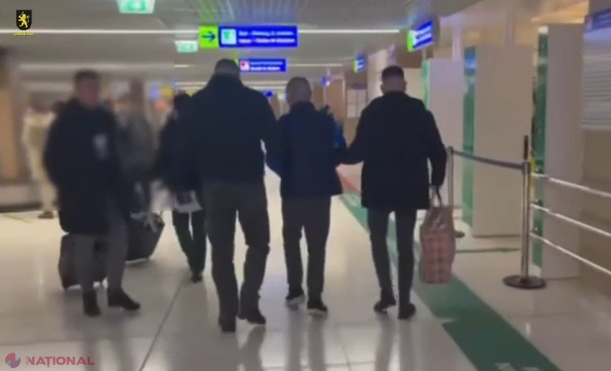 A revenit după cinci ani să fie acasă de sărbători, dar s-a ales cu cătușe pe mâini direct pe Aeroportul Internațional Chișinău 