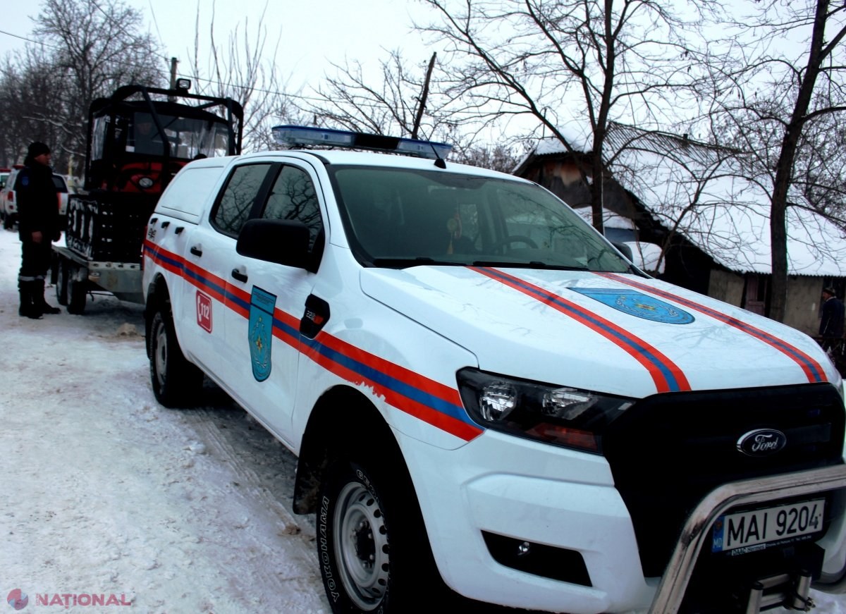 VIDEO // Numeroase mașini, BLOCATE pe traseele din republică din cauza NINSORII. Savlatorii au împărțit și PÂINE într-un sat: Prognoza meteorologilor 