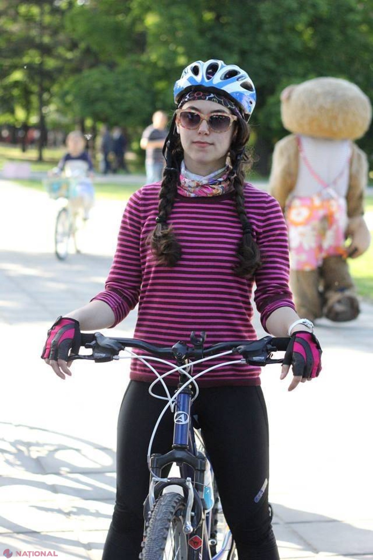 Cicliste cu hainele pe dos! Cum s-au plimbat mai multe fete prin Chișinău