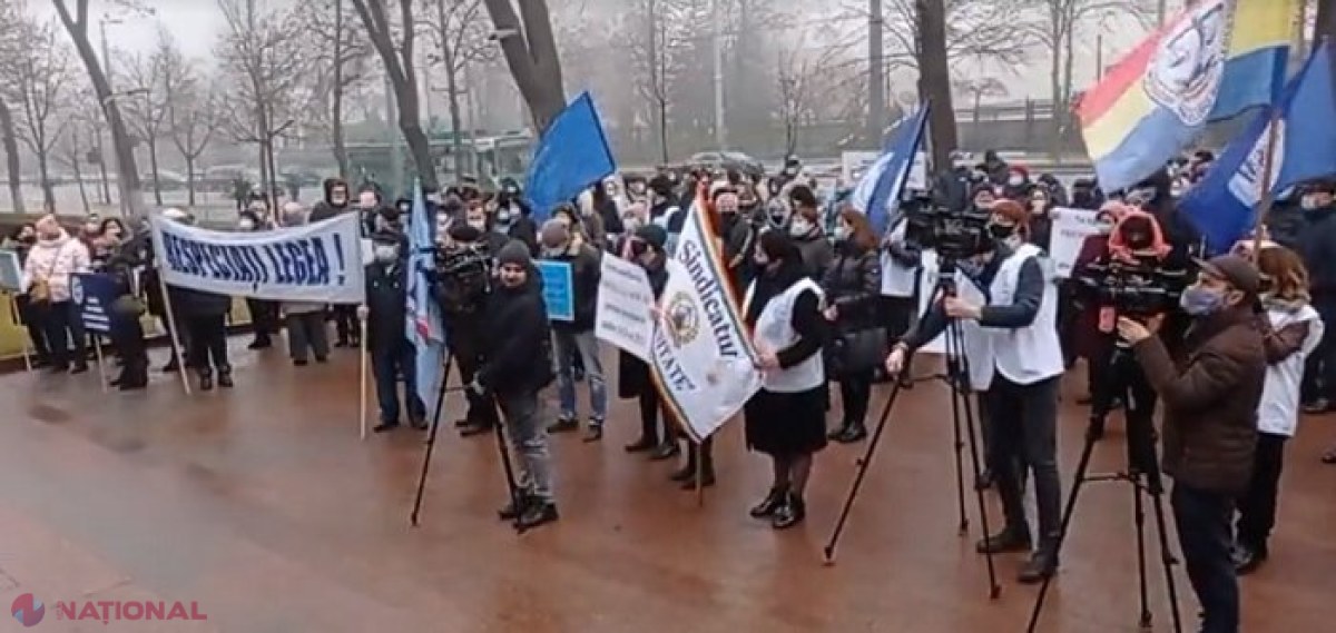 De ce protestează SINDICATELE în fața Parlamentului? „Solicitarea protestatarilor ține de anul 2020, când majoritatea PSRM-ȘOR și Guvernul Chicu i-au mințit”