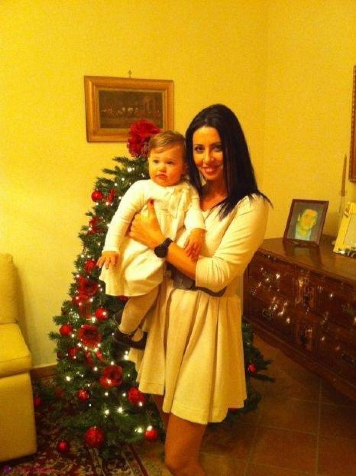 Surcica nu sare departe de trunchi. Uite cât e de frumoasă mama Antoniei