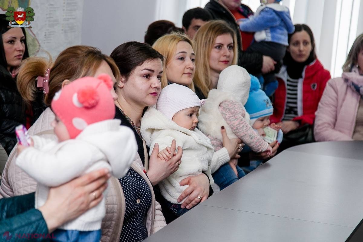 Programul continuă - 32 de familii din Orhei au primit îndemnizații unice din partea primarului Șor. Sumele variază între 7000 și 10 000 de lei