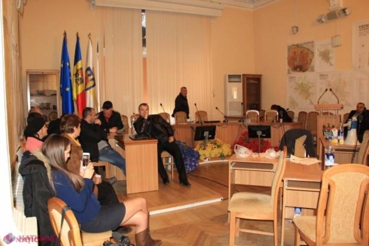  Veteranii protestari de la Primărie  ar putea fi EVACUAŢI forţat