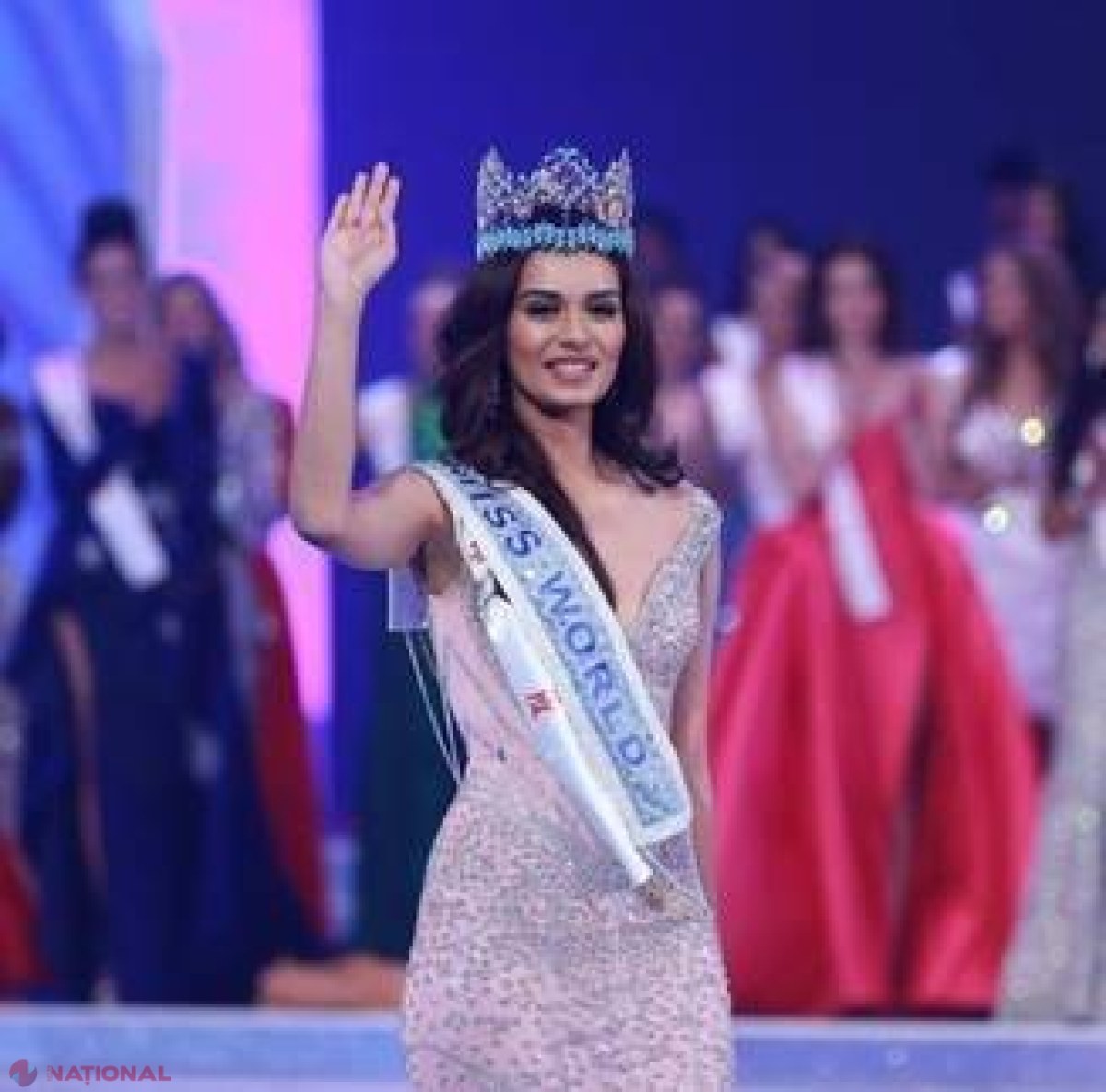 VIDEO // O studentă la medicină a câștigat titlul Miss Univers 