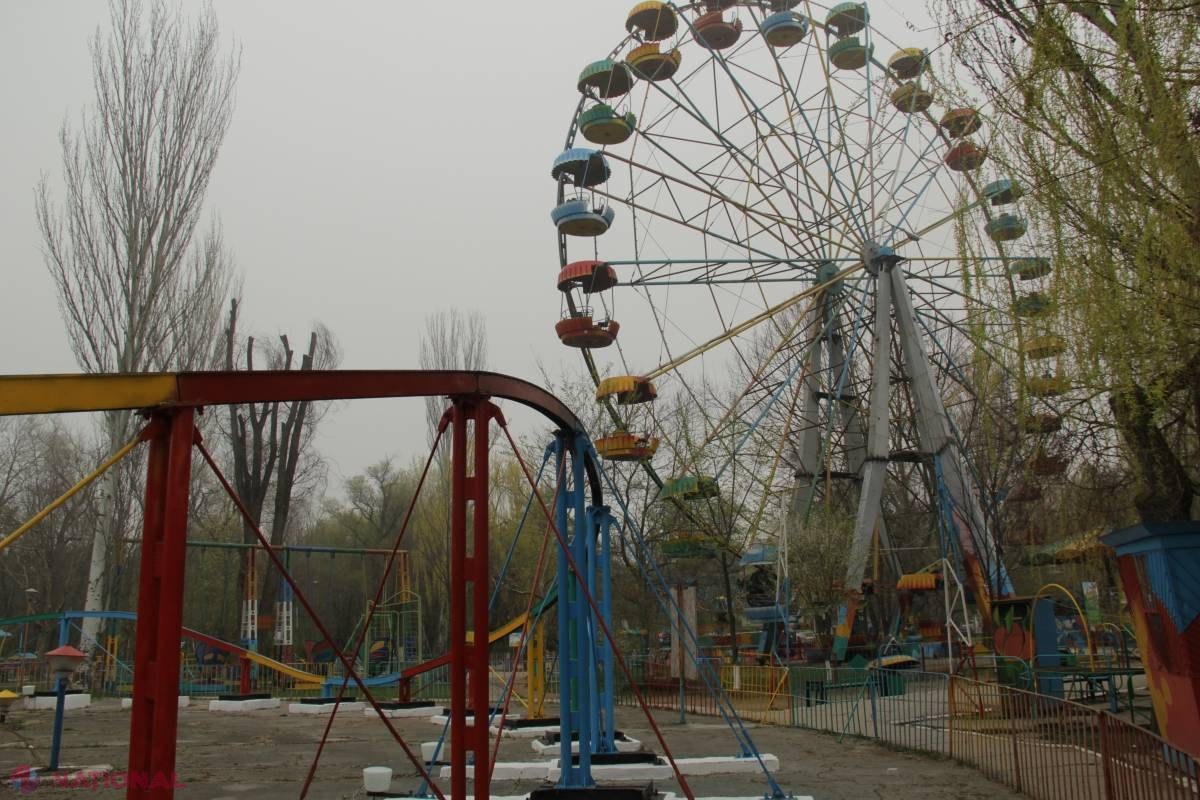 DISTRACȚIE // Cât de SIGUR este caruselul din Chișinău