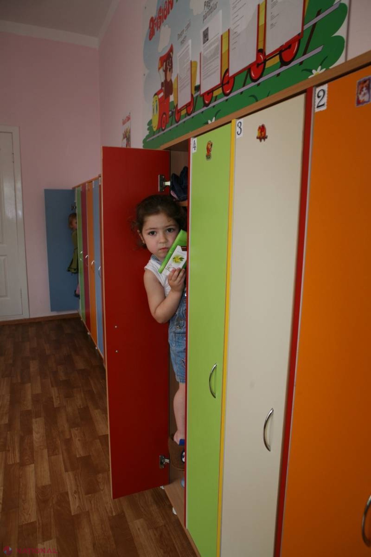 Copil UITAT pe noapte într-o grădiniță din Soroca. Educatoarea a încuiat ușile și a plecat acasă