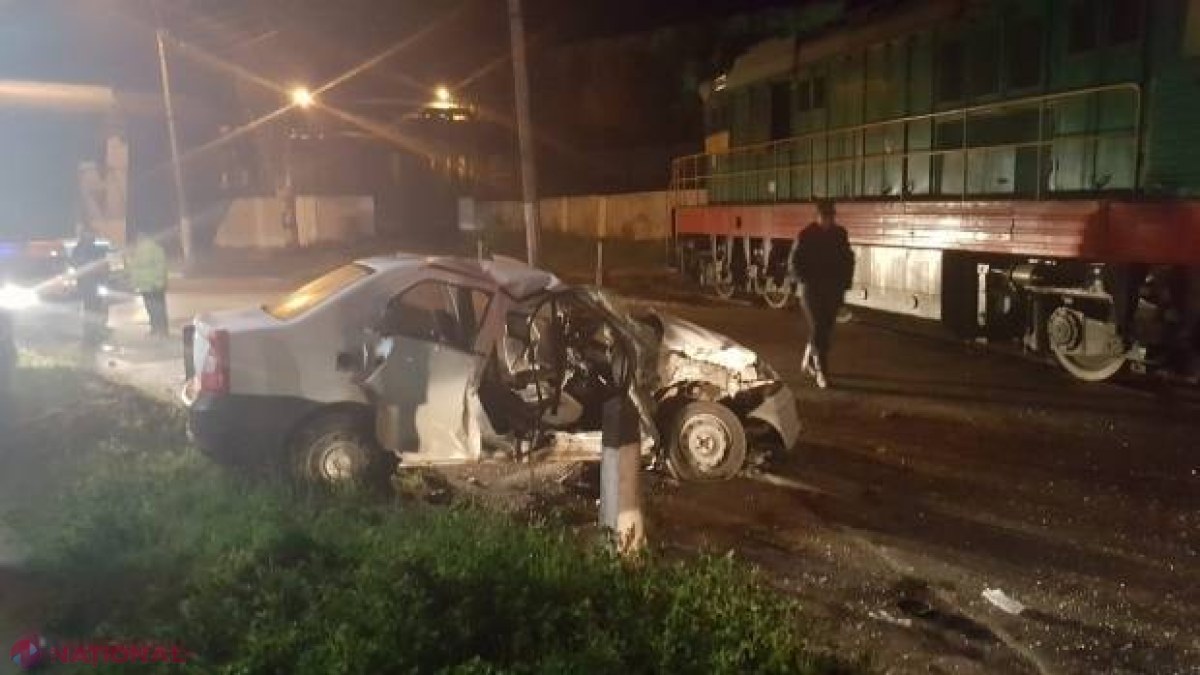 DETALII despre accidentul din această dimineață când o „Dacie” s-a tamponat cu o locomotivă: „Se deplasa cu viteză excesivă”