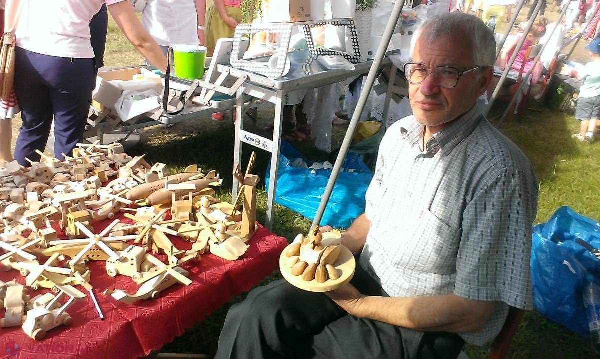 Afacere de familie cu JUCĂRII DE LEMN