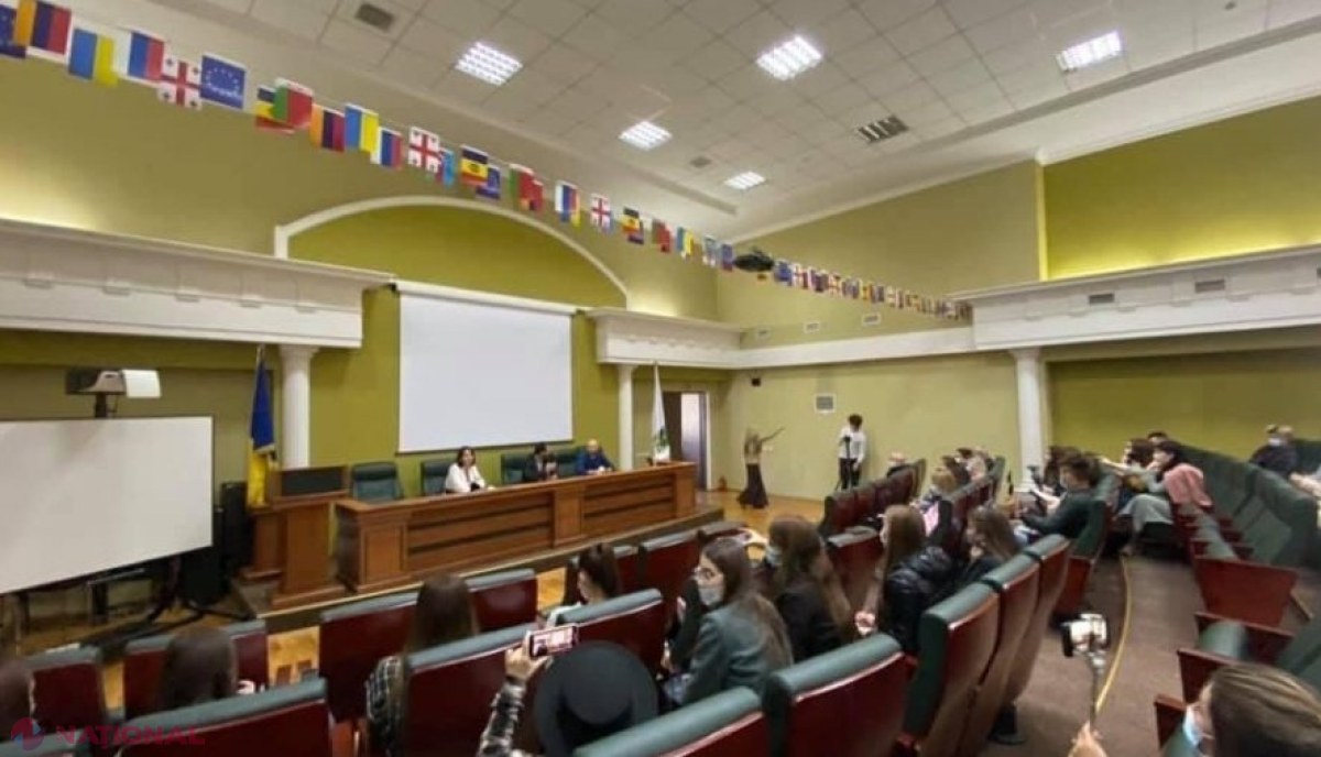 INFOGRAFIC // Ziua internațională a Studenților: Câți tineri învață astăzi la universitate și care sunt facultățile cele mai solicitate în R. Moldova