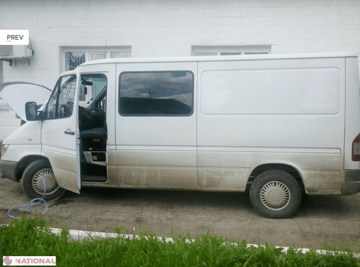 Contrabandă la hotar // A ascuns în microbuz peste jumătate de tonă de alcool