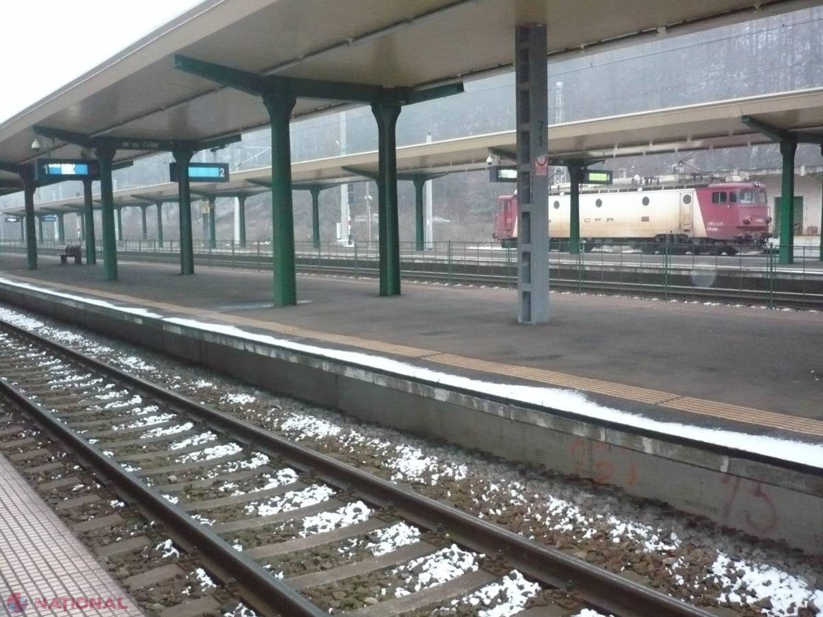 Accident feroviar în Chișinău: Minoră de 16 ani, LOVITĂ de o locomotivă
