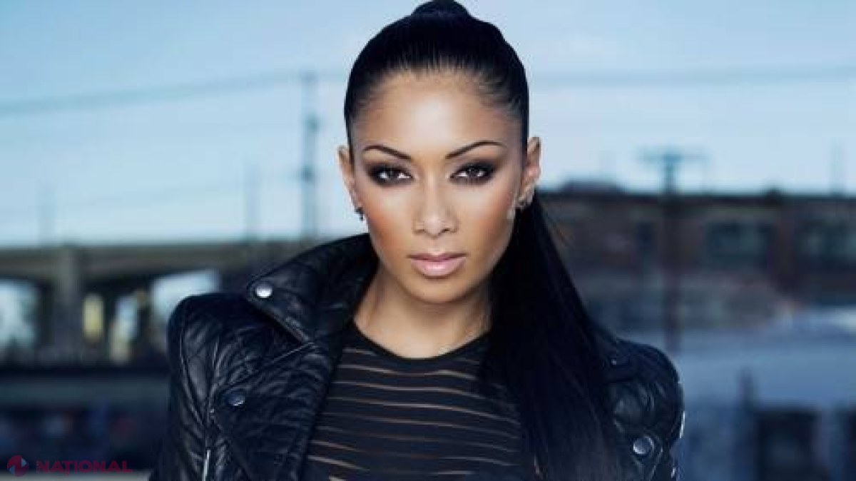 FOTO // Nicole Scherzinger, face yoga în bikini. Arată AMEŢITOR de bine 
