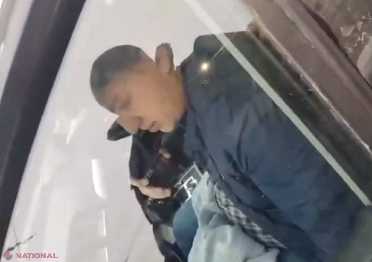VIDEO // Șoferul care s-a dat MORT, după ce a pariat că ajunge de la Bălți la Chișinău în 40 de minute, REȚINUT de inspectorii de patrulare: Scos în cătușe din mașină, după ce a blocat portierele