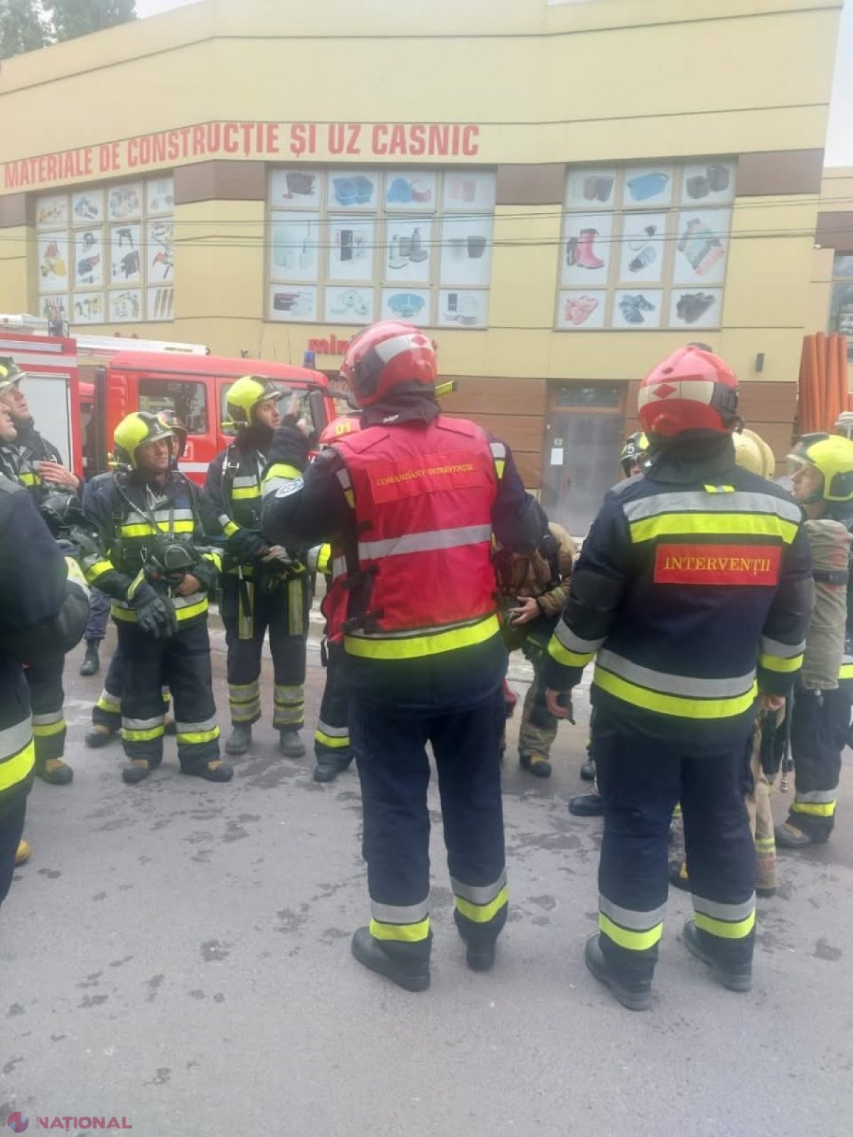 ARDE un bloc de locuit din Durlești: 70 de pompieri luptă cu flăcările. Mai multe sectoare din Chișinău și localități din raionul Ialoveni au rămas fără luminā
