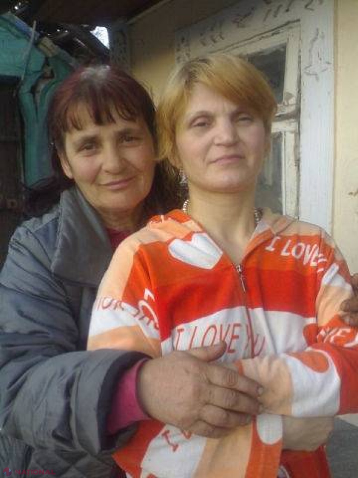 Își caută mama care a abandonat-o la naștere