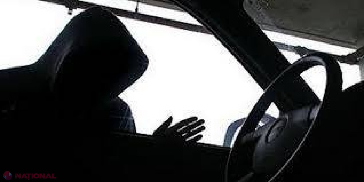REŢINUT chiar în momentul când s-a aşezat într-o maşină din capitală şi se chinuia să scoată automagnetofonul