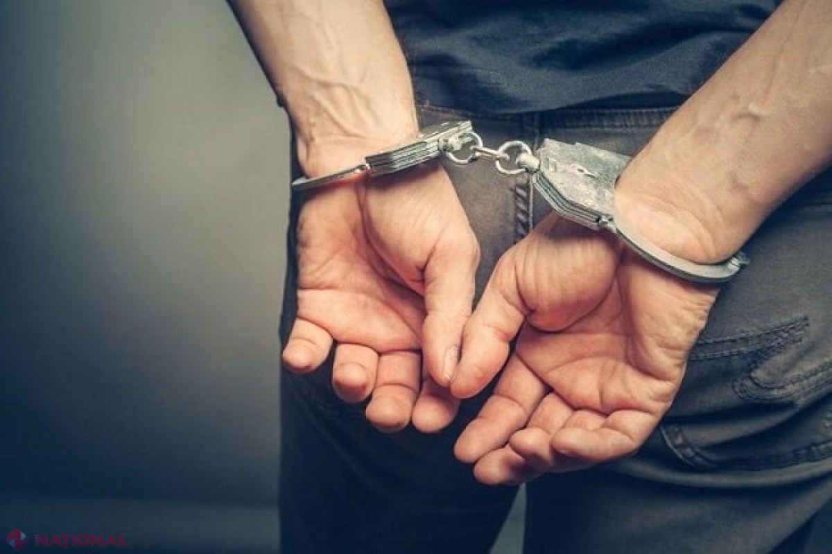 Din penal în administrativ, dacă se plătește o mită de 3 500 de euro: Un polițist din Chișinău, condamnat la închisoare pentru corupție