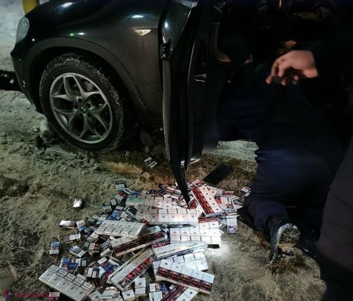 VIDEO // S-a pornit în România cu mașina bucșită cu țigări: Un tânăr din Ungheni a rămas fără automobil 
