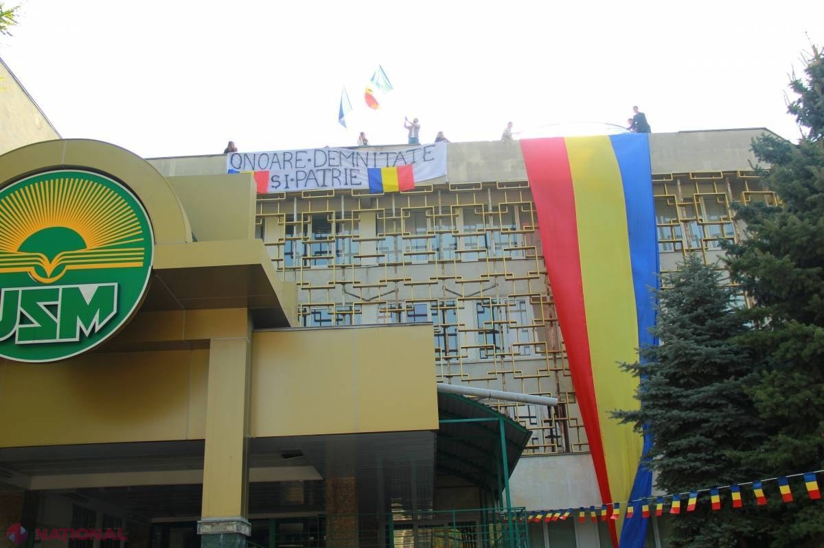 Un tricolor de 15 metri a fost arborat pe clădirea USM