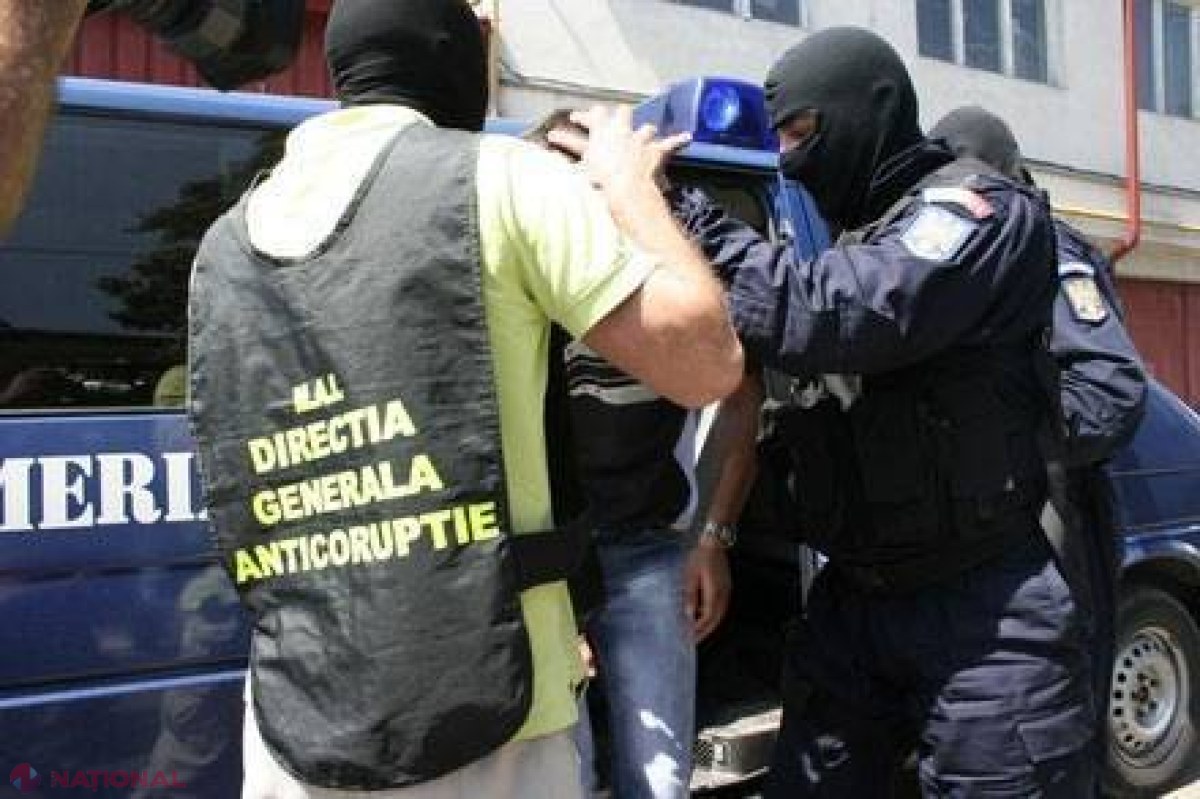 Doi polițiști din R. Moldova, ARESTAȚI în România pentru trafic de țigări și dare de mită