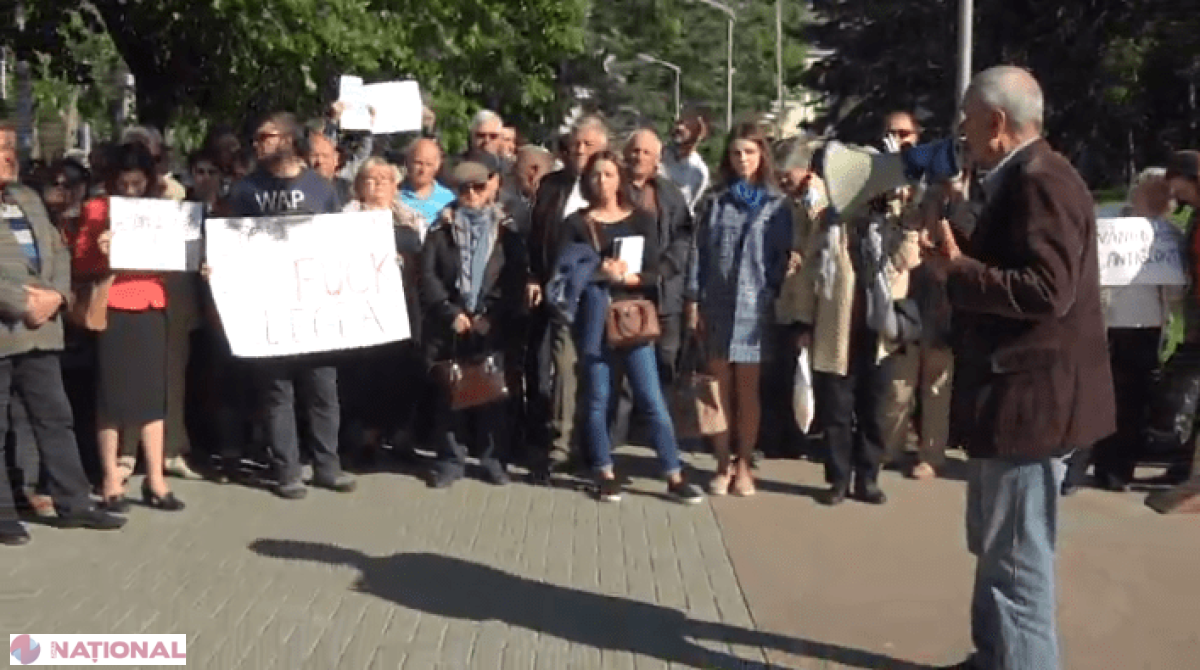 VIDEO // Protestele societății civile din fața Parlamentului au continuat și astăzi