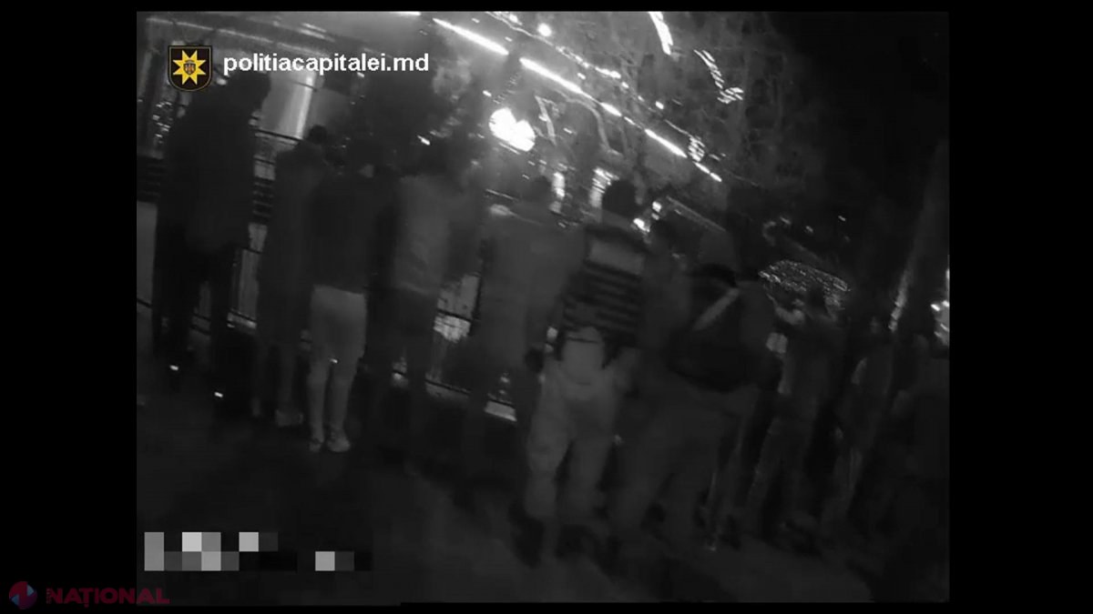 VIDEO // BĂTAIE în fața unui supermarket din sectorul Buiucani: Șase tineri au ajuns la Poliție