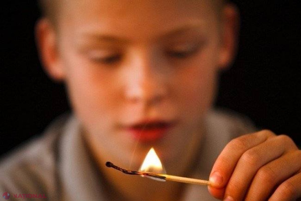 JOC PERICULOS: Doi copii din R. Moldova au ajuns la spital cu arsuri grave, după ce au dat FOC unui vas cu benzină