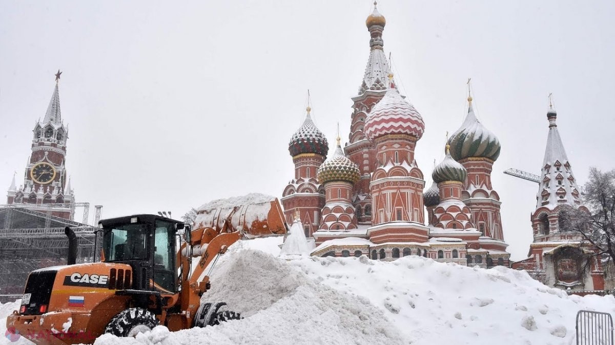 Moscova a fost practic îngropată în zăpadă după o ninsoare abundentă. Stratul de zăpadă depășește 70 de cm