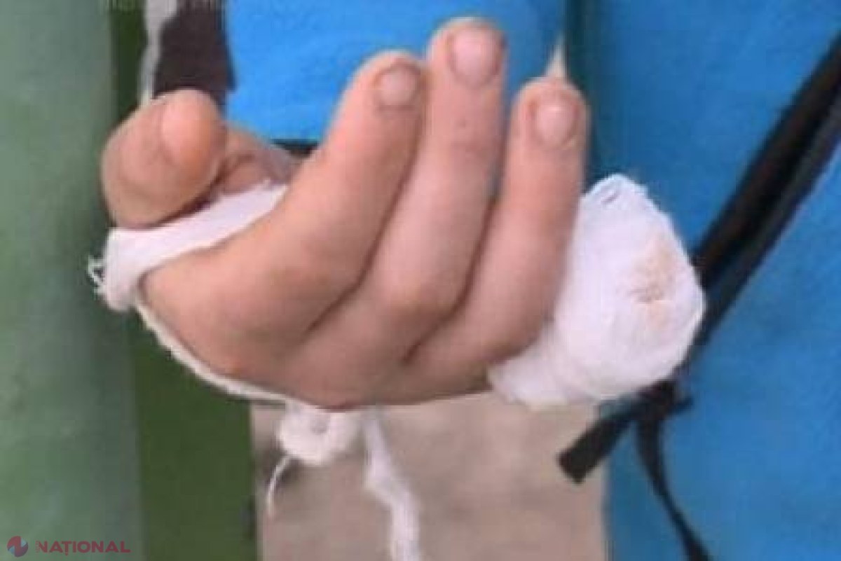 Tatăl care i-a tăiat degetul copilului său va compărea în fața instanței