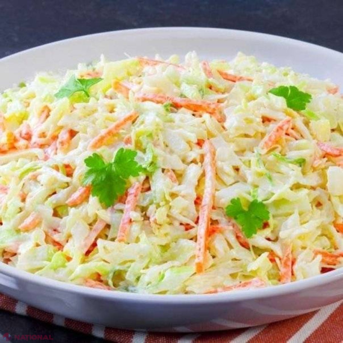 REȚETĂ // Salată de varză, ideală pentru vară! Cu ajutorul ei, Celine Dion e ca trasă prin inel! 