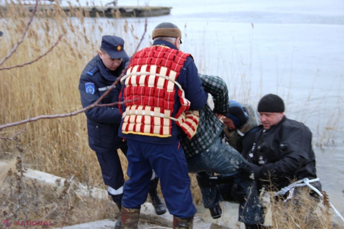 Doi bărbați, la un pas să se ÎNECE în lacul Ghidighici: Au vrut să-l treacă în înot, deși apa nu avea mai mult de 6 grade Celsius