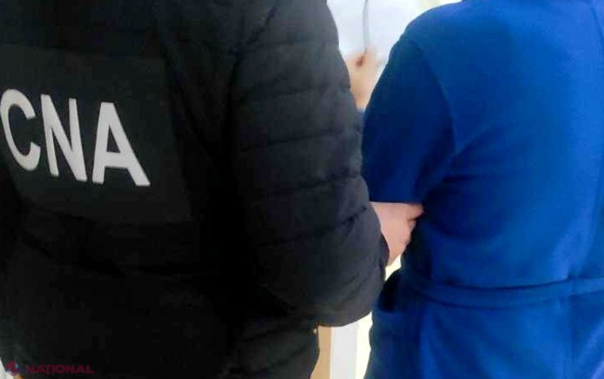 FOTO // Taxă ilegală de 7 000 de lei, pentru ca să aducă pe lume un copil. Medicul-șef al Centrului Perinatologic Bălți a fost prins în FLAGRANT delict, în momentul în care primea de la DENUNȚĂTOR o ultima tranșă de 5 000 de lei