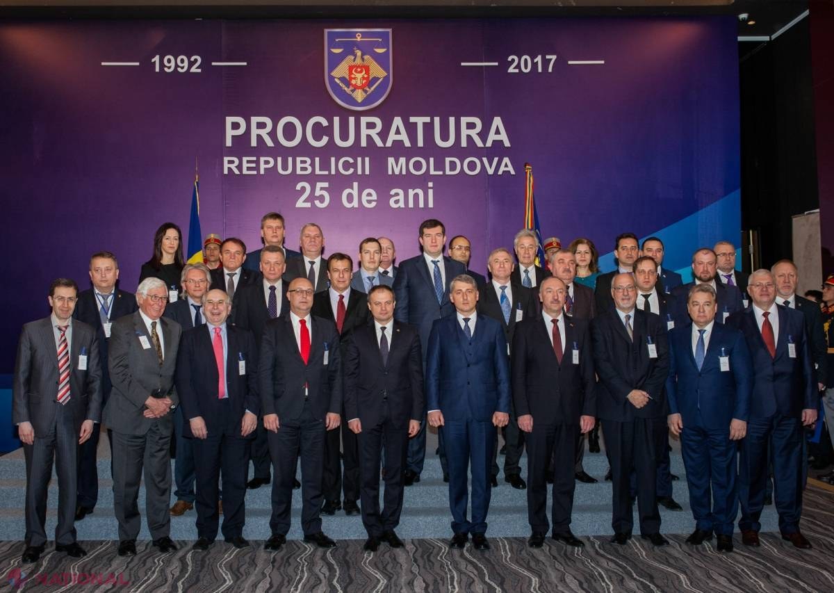 BANI la ceremonia procurorilor