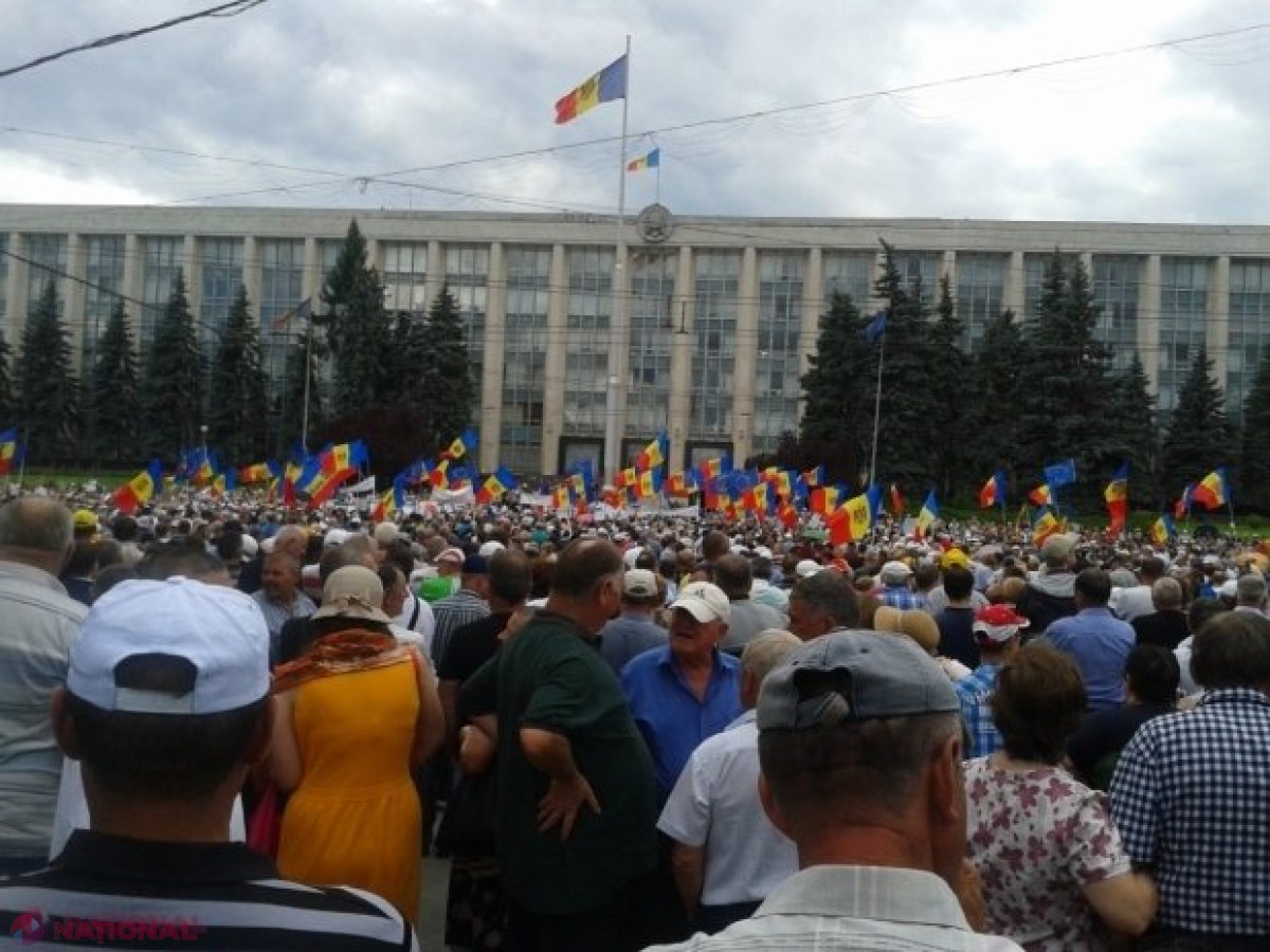 Comentator de la „Ziarul de Iași”: „Dar parcă-i putem pretinde lui Năstase să fie la înălţimea intelectuală a lui Iurie Roşca, mentorul său din umbră?”