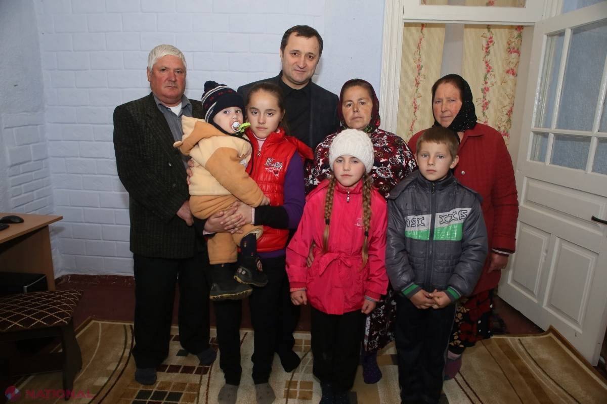 Casă nouă în ajun de Paște pentru bătrâna din Pietrosu care crește cinci nepoți