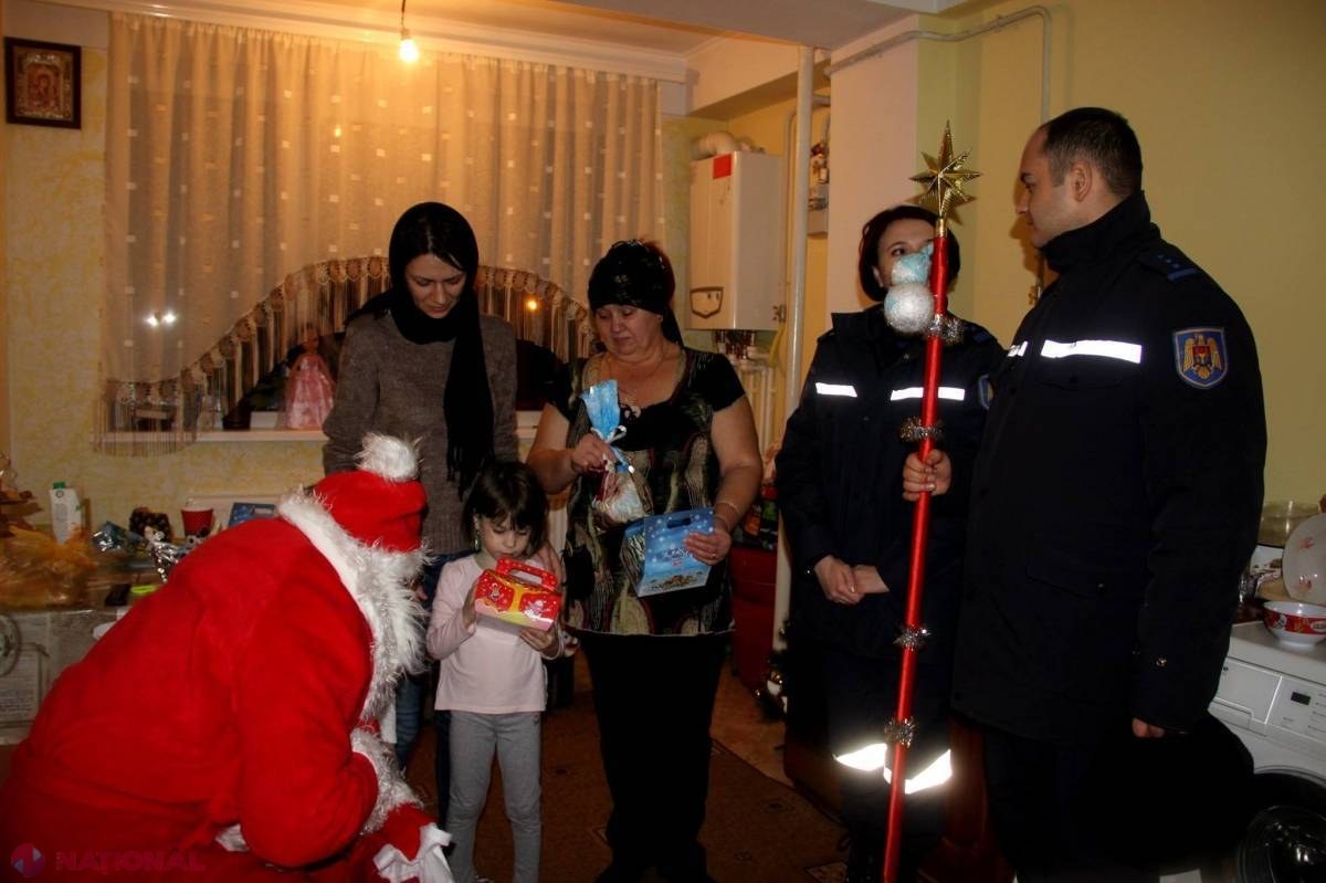 FOTO // SURPRIZE de la Moș Crăciun pentru gemenele de patru ani ale pompierului decedat în incendiul devastator de la Ciocana