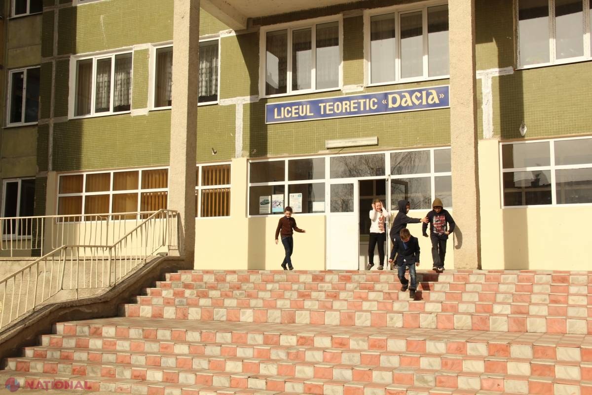 CIFRE ALARMANTE // Peste cinci ani, jumătate din profesori vor fi PENSIONARI. Anual, doar 10 la sută din absolvenții instituțiilor pedagogice se angajează în școli