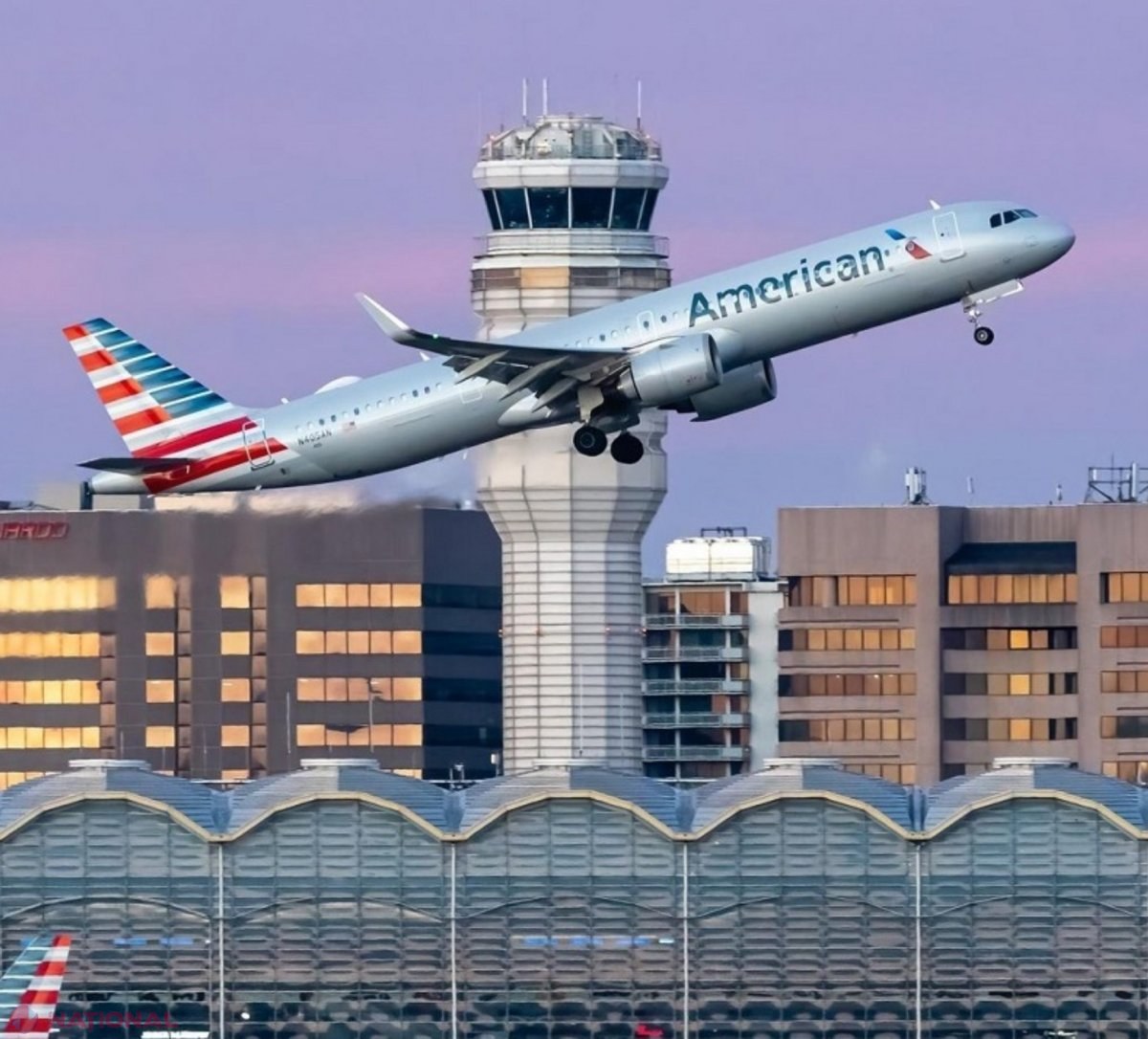 Un avion de pasageri cu 60 de persoane la bord s-a ciocnit cu un elicopter al armatei SUA în apropiere de Aeroportul Reagan